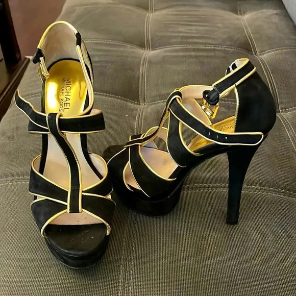 MICHAEL Michael Kors Shoes - *Final Price* Michael Kors - size 7 high heels black & gold platform EUC